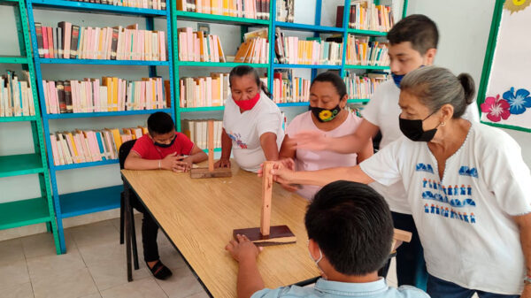 Gobierno de Puerto Morelos lleva "vacaciones e la biblioteca 2021" a Leona Vicario