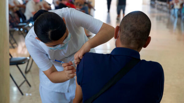 Reanudan en Quintana Roo la aplicación de segundas dosis contra la COVID-19 a personas de 40 a 49 años de edad