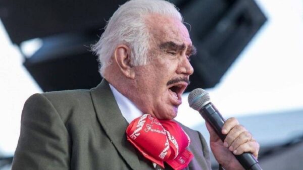 Vicente Fernández perdió movilidad en brazos y piernas por la caída