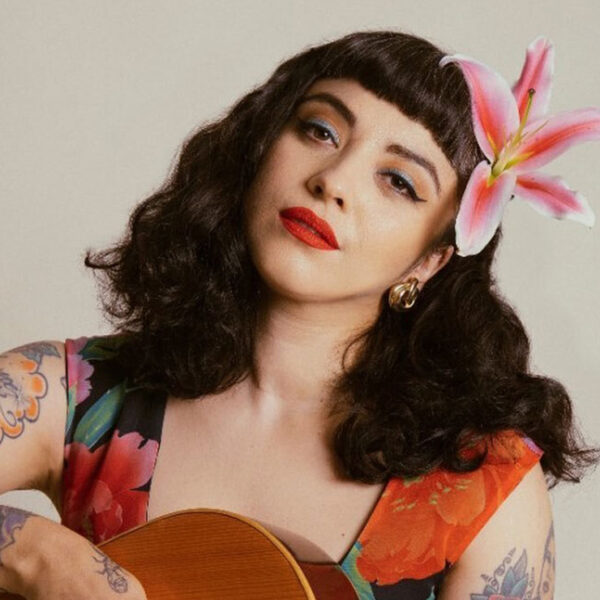 ¡Mon Laferte confirma que está embarazada!