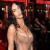 Megan Fox subió la temperatura en la alfombra roja de los MTV Music Awards, casi hay golpes