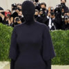 Kim Kardashian desata memes a su paso por la alfombra roja del Met Gala 2021