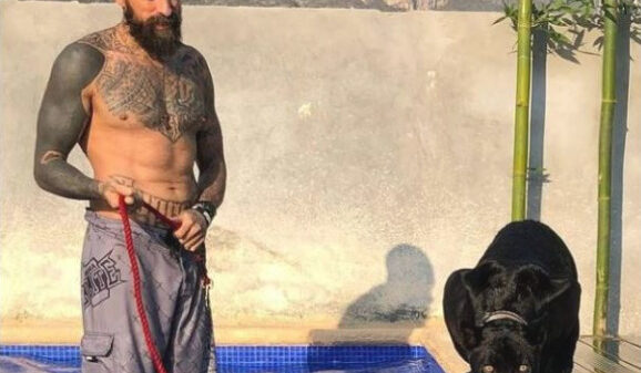 Babo de Cártel de Santa causa polémica por bañar a su pequeña mascota: un jaguar
