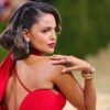 Eiza González corrige a reporteros por decir mal su nombre durante alfombre roja