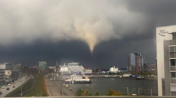 Tornado azotó ciudad alemana, deja heridos y destrucción