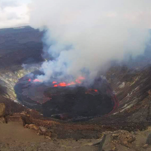 ¡Uno más! Entra en erupción el volcán El Kilauea en la Isla Grande de Hawái