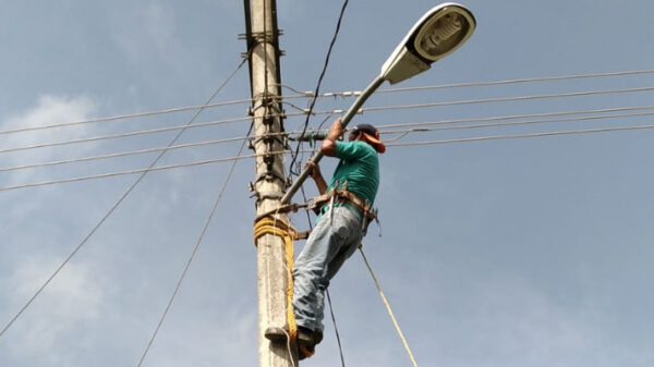 Con recursos propios alcaldía de Ignacio Zaragoza rehabilita alumbrado público.