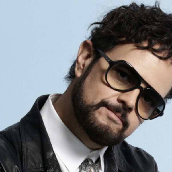 Aleks Syntek arremete contra Telehit por un meme