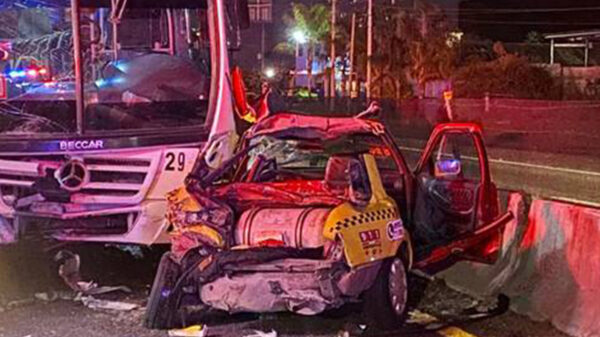 Aparatoso choque deja 12 lesionados en Querétaro