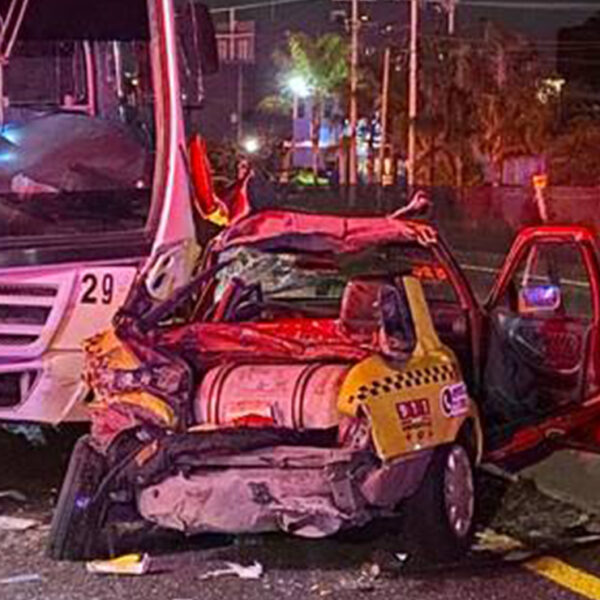 Aparatoso choque deja 12 lesionados en Querétaro