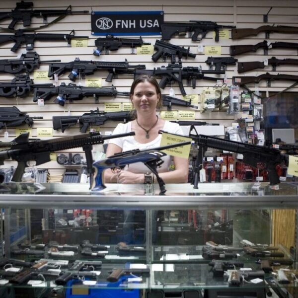 Irán armerías de EU en “bloque” para su defensa contra México