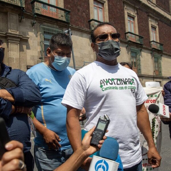 Reclaman a AMLO familias de los 43 de Ayotzinapa, “no hay avance”