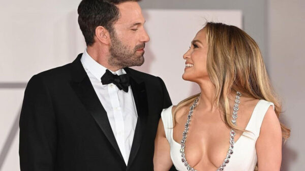 Ben Affleck y Jennifer López hacen oficial su romance en la alfombra roja