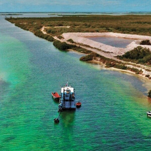 No están suspendidos los trabajos del dragado del Canal de Zaragoza.