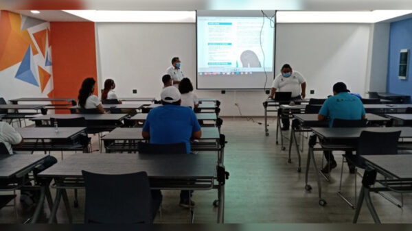 Concientización para la protección de los manatíes en Quintana Roo