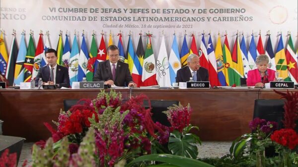 “Integración económica con dimensión social”, propone AMLO a Celac