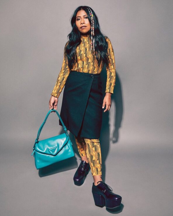 Con prendas de Prada, Yalitza Aparicio impacta las redes