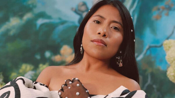 Con prendas de Prada, Yalitza Aparicio impacta las redes