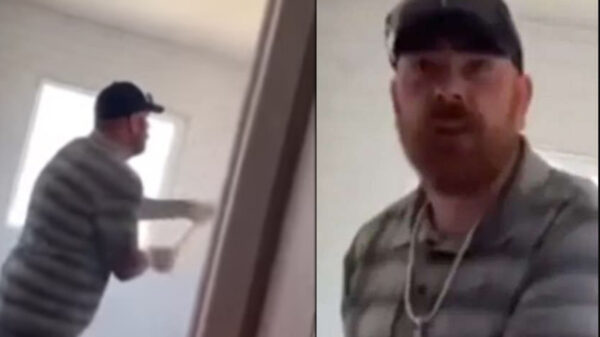 Albañil destruye baño luego de que mujer no le pagan su trabajo