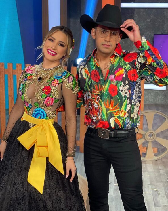 Cynthia Rodríguez se cae en pleno show musical en VLA