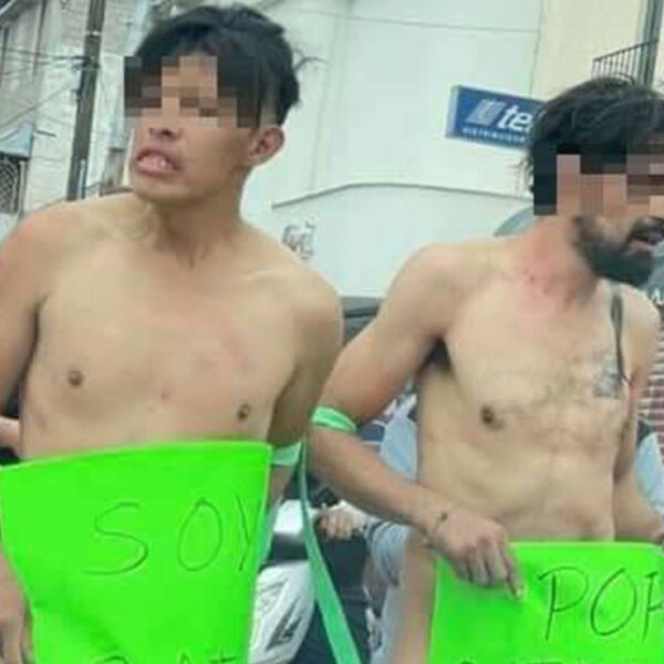 Desnudan y exhiben a presuntos ladrones en Hidalgo
