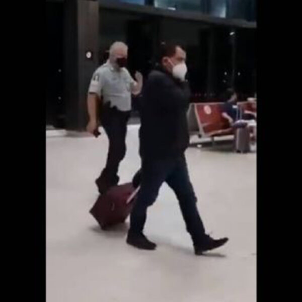 Diputado del PT es bajado de avión por negarse a pagar equipaje extra