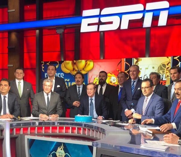 Experiodista de ESPN demanda a la empresa por una fuerte razón