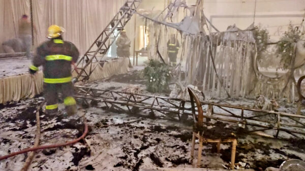 Video: Boda se pone "caliente" y termina en incendio