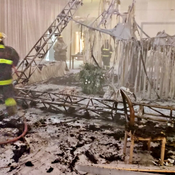 Video: Boda se pone "caliente" y termina en incendio