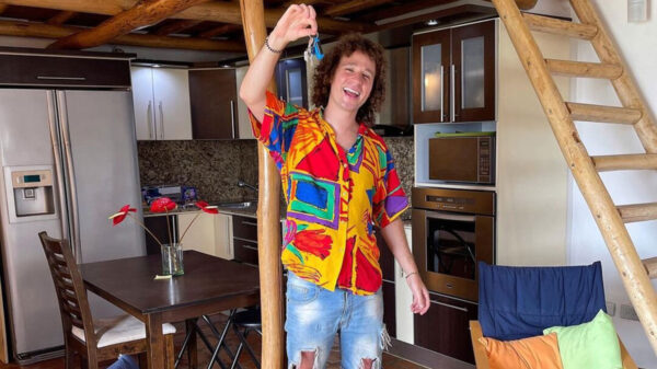 Luisito Comunica compra casa en Venezuela y ahora teme perderla
