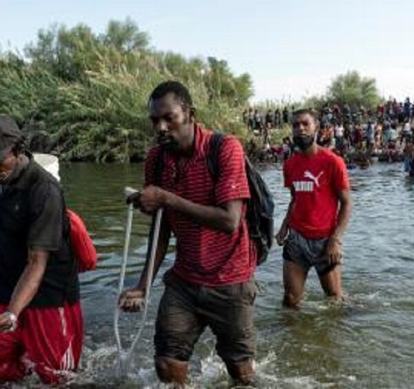 Repatria Estados Unidos a 300 migrantes haitianos