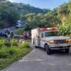 Dos muertos al tratar de auxiliar a motociclista que cayó en barranca en Morelos