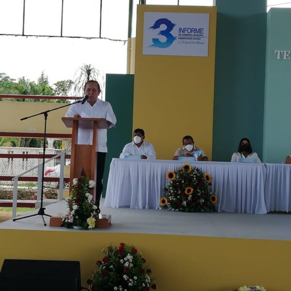 Rinde último informe de gobierno Nivardo Mena