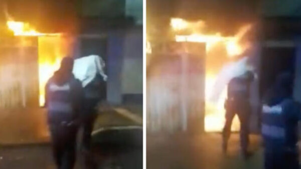 Policías rescatan a abuelitos de incendio en Ciudad de México