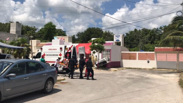 Sobrevive taxista a balacera, recibe al menos 7 impactos