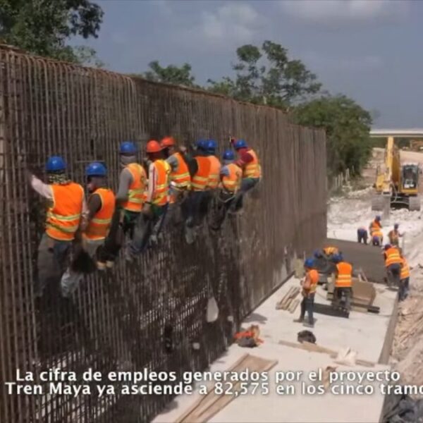 Financiamiento de obras con dinero del pueblo, no con deuda: AMLO