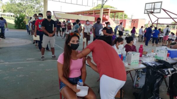 Aplican segunda dosis de AstraZeneca a jóvenes de 30 a 39 años en Kantunilkín