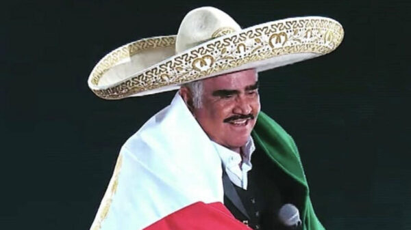 Vicente Fernández en terapia intensiva y respirando por traqueostomía
