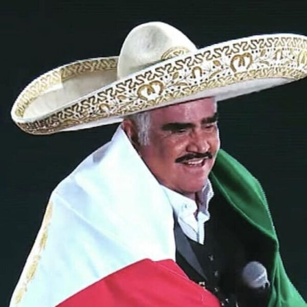 Vicente Fernández en terapia intensiva y respirando por traqueostomía