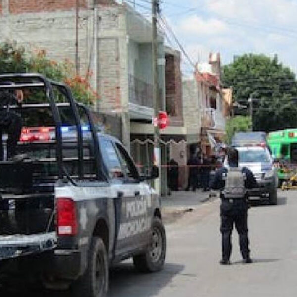 Ejecutan a balazos a cuatro personas en su casa en Michoacán
