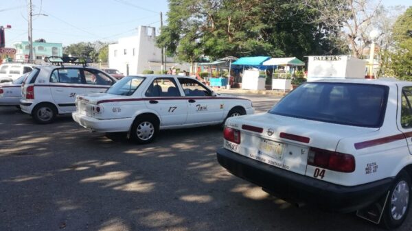 Acatan los taxistas de Cancún a las restricciones sanitarias.