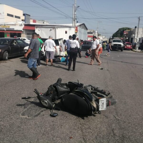 Embisten a pareja en moto en el cruce de la avenida CTM y Ruta 4.