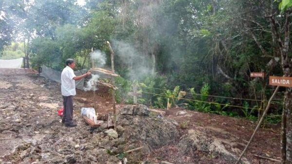 Preservaran tradiciones en el Centro Ecoturístico de Cinco Cenotes.