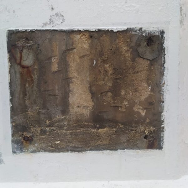 Roban la placa de bronce al monumento Rafael E. Melgar en Cozumel.