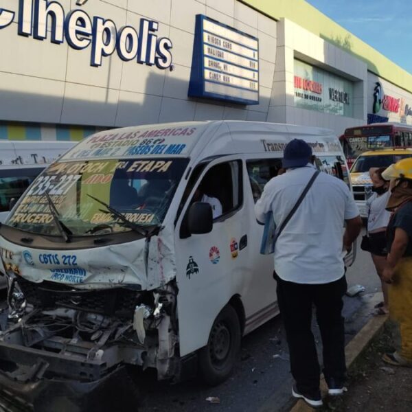 Cancún: Chocan dos unidades del transporte de pasajeros; al menos 10 lesionados (VIDEO).