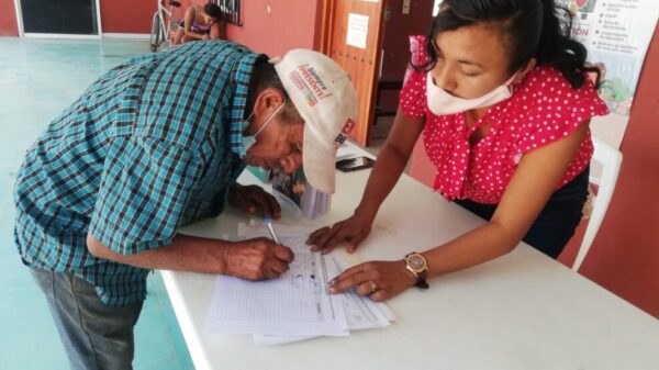 Recaban firmas de apoyo para reforma constitucional de pueblos indígenas y afromexicano.