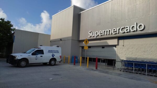 Cancún: Asesinan a guardia de seguridad en el Walmart de la Sm 21.