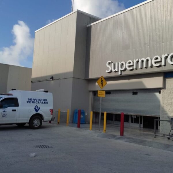 Cancún: Asesinan a guardia de seguridad en el Walmart de la Sm 21.