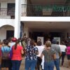 Empleados municipales de JMM protestan por la falta de pago.