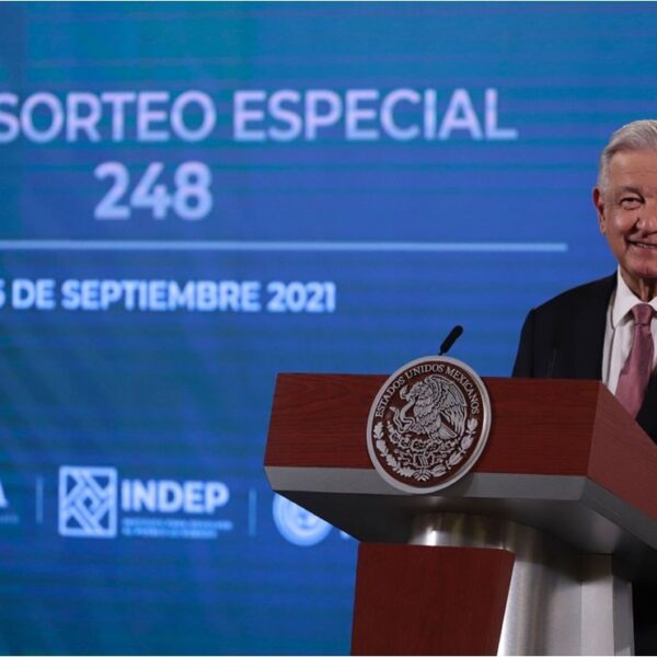 AMLO invita a comprar “cachitos” de lotería para apoyar a los atletas